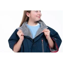 Red Paddle Original Pro Change Jacket Kinder Umkleide-Mantel Warm & Wasserdicht Kurzarm Navy -Wassersportbekleidung Geschäft red paddle original pro change jacket kinder umkleide mantel warm wasserdicht kurzarm navy 4